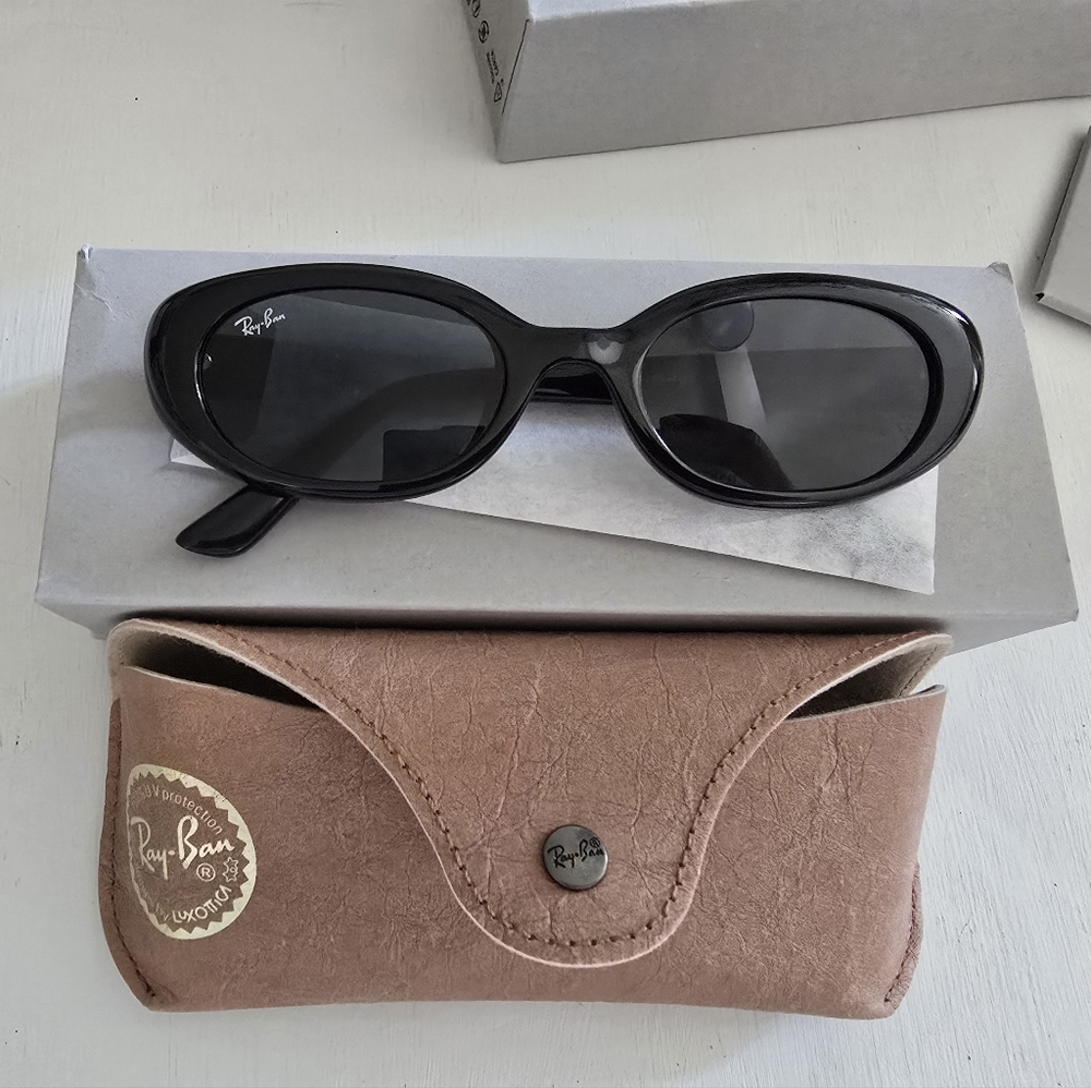 Ray-Ban Glossy Black Oval Sunglasses
